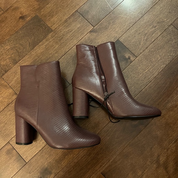 Joe Fresh plum boots NWOT - Picture 2 of 3